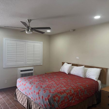 Townhouse Inn And Suites Brawley ภายนอก รูปภาพ