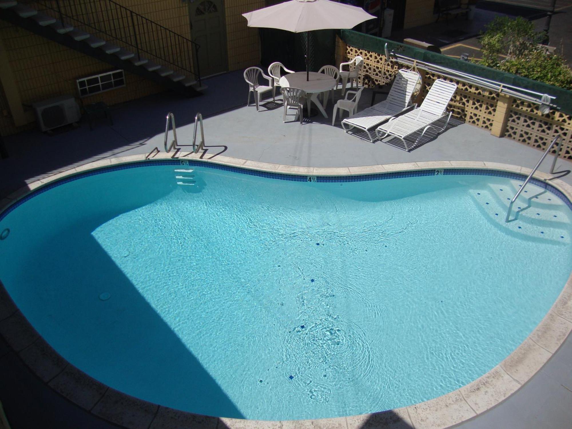 Townhouse Inn And Suites Brawley ภายนอก รูปภาพ