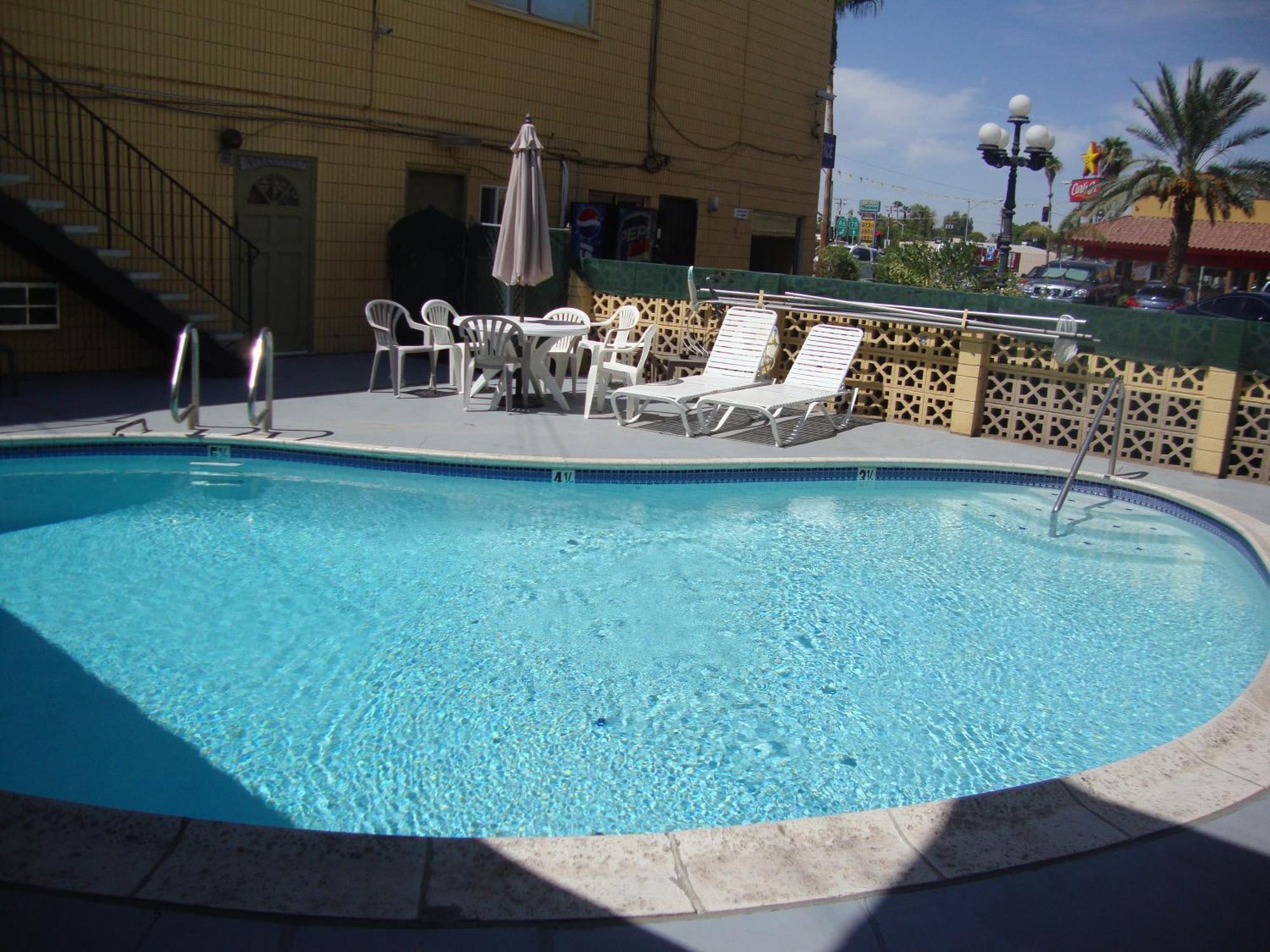 Townhouse Inn And Suites Brawley ภายนอก รูปภาพ