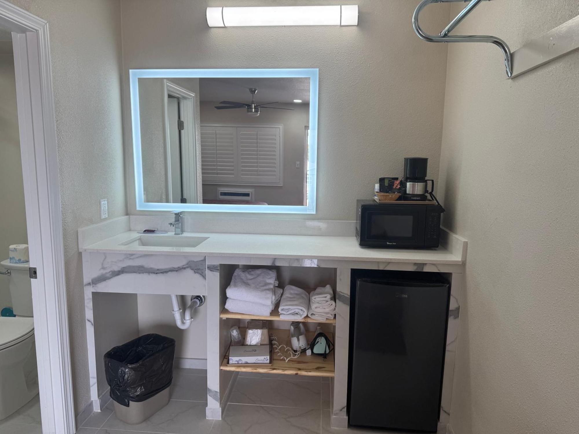 Townhouse Inn And Suites Brawley ภายนอก รูปภาพ