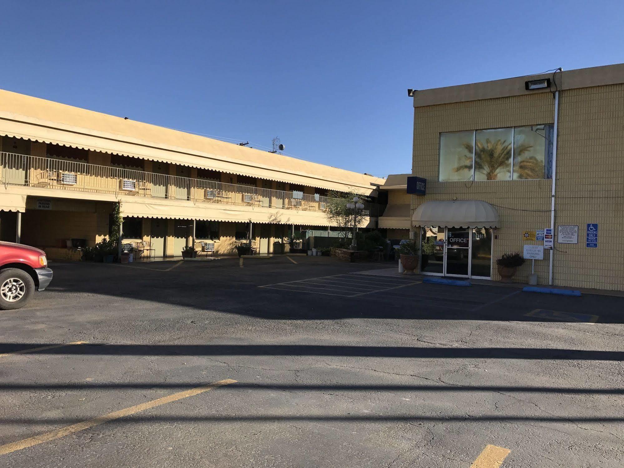 Townhouse Inn And Suites Brawley ภายนอก รูปภาพ