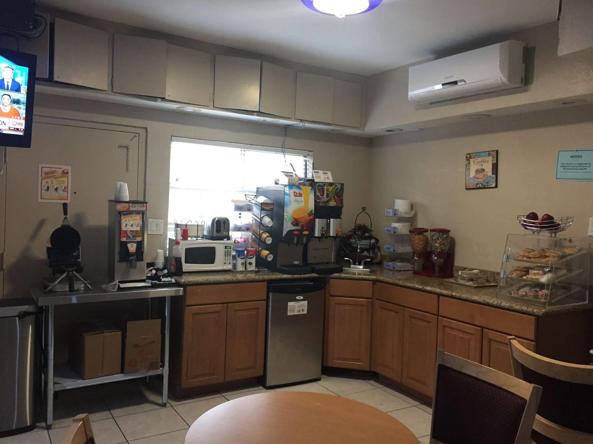 Townhouse Inn And Suites Brawley ภายนอก รูปภาพ