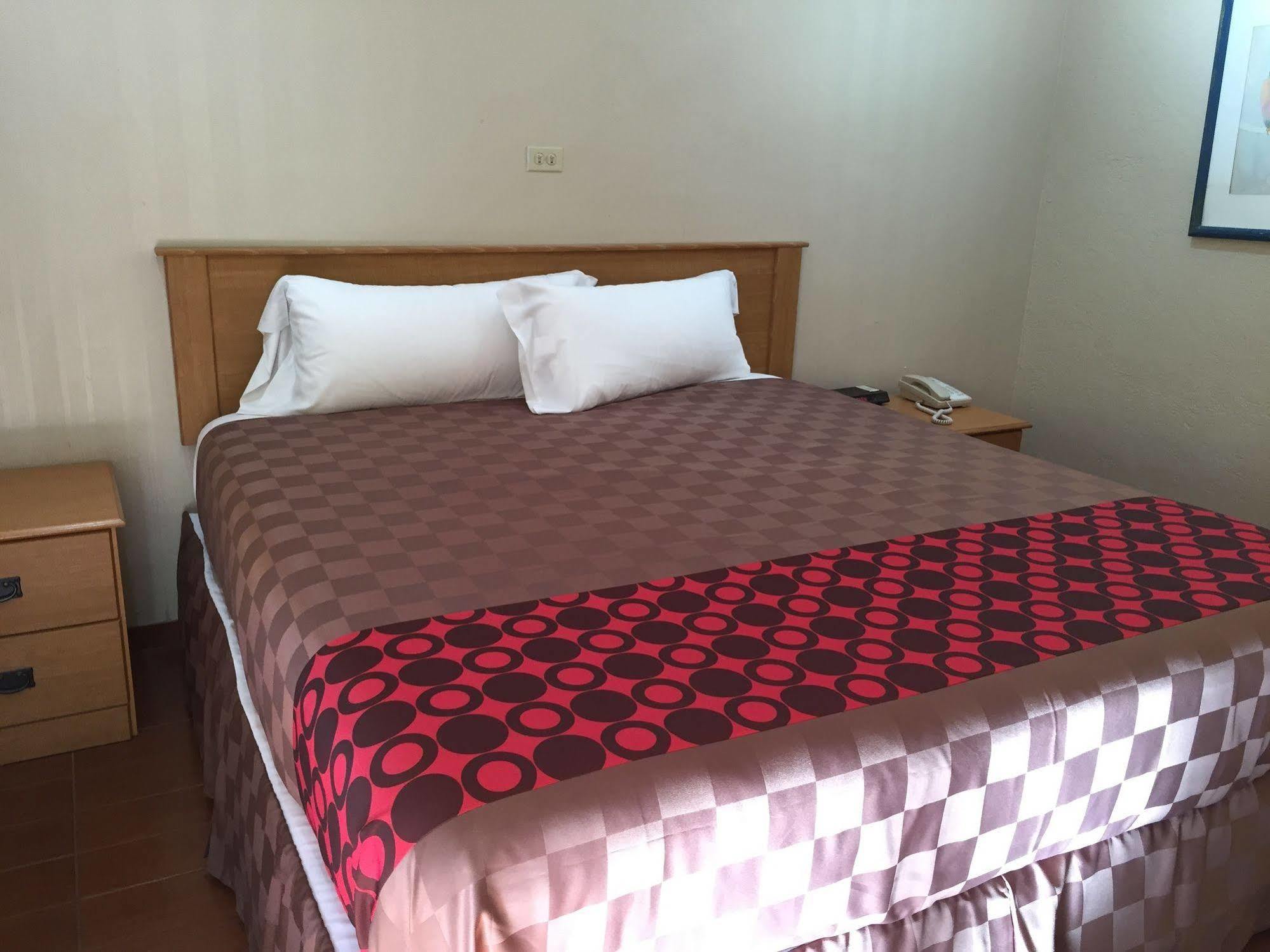 Townhouse Inn And Suites Brawley ภายนอก รูปภาพ